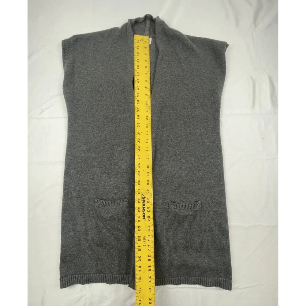 CHICOS GRAY KNIT SWEATER VEST CARDIGAN WOMENS SIZE 0 OPEN FRONT LONG POCKETS